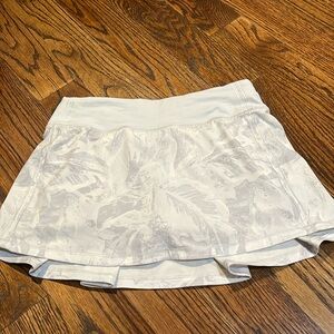 Light grey print Lululemon tennis skirt size 4